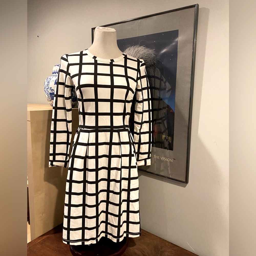 Black and cream dress with hidden pockets